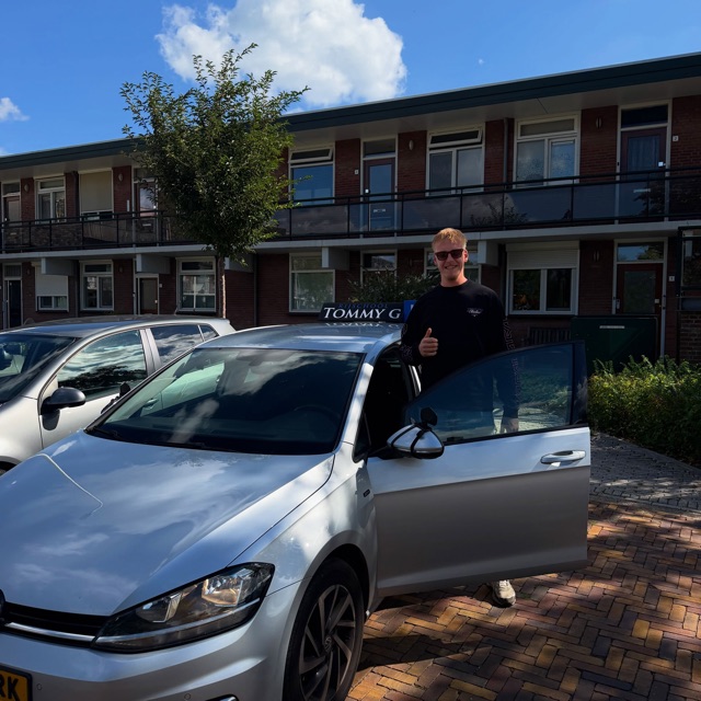 Bryan geslaagd voor het rijbewijs bij Rijschool Tommy G